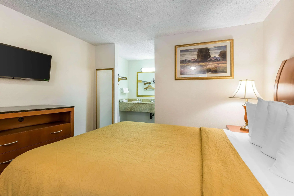 Quality Inn & Suites Bakersfield