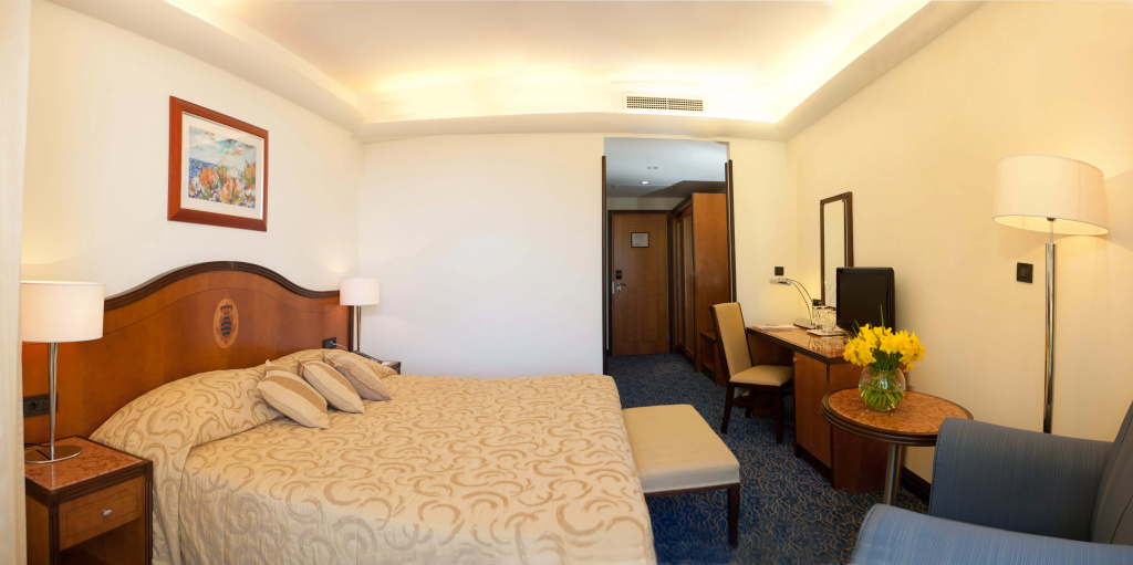 Hotel More