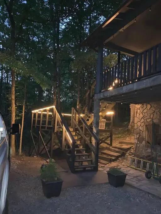 Buckner’s Getaway! Close to town, lake and river!