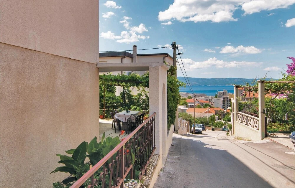 Awesome Home in Dugi Rat With Wifi and 3 Bedrooms
