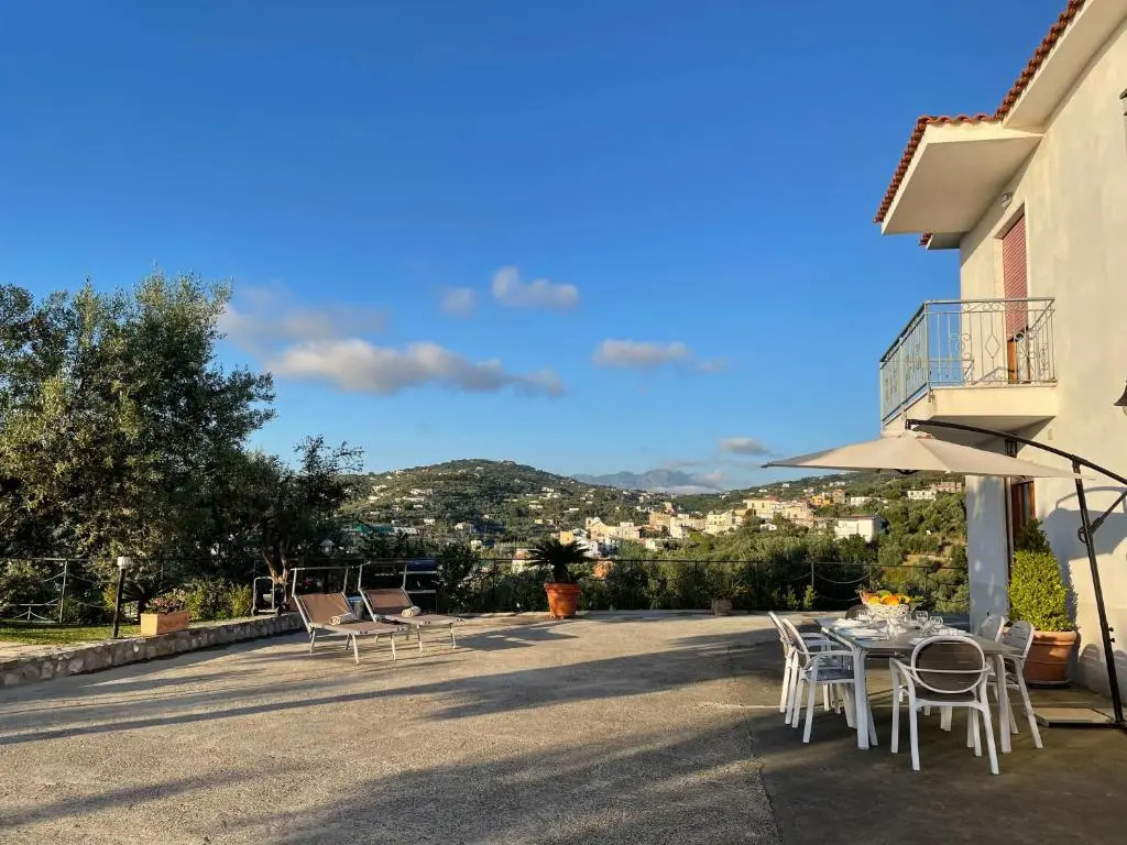 LOREN HOUSE, relaxing location with seaview