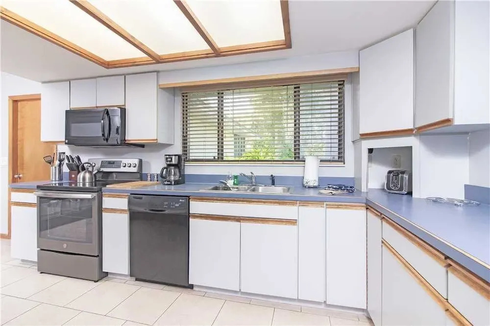 Blue Oasis - Three Bedroom Home