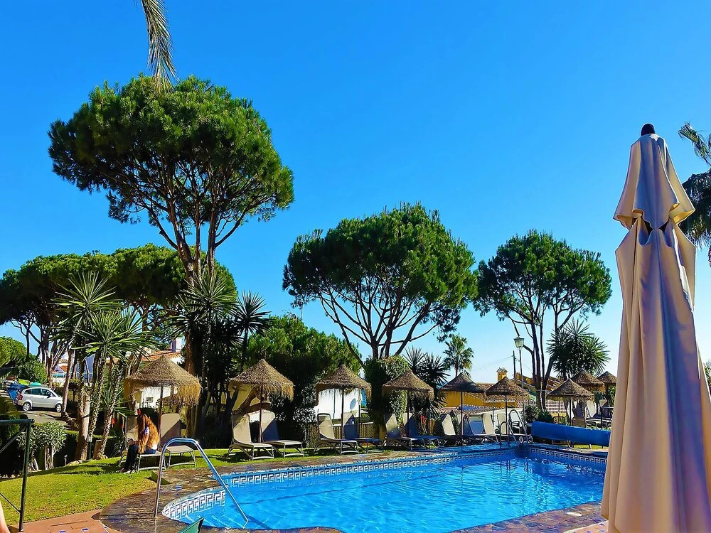 Dona Lola Carolina - Spacious 3 bedroom apartment with sea views and only few metters to the Calahonda Beach