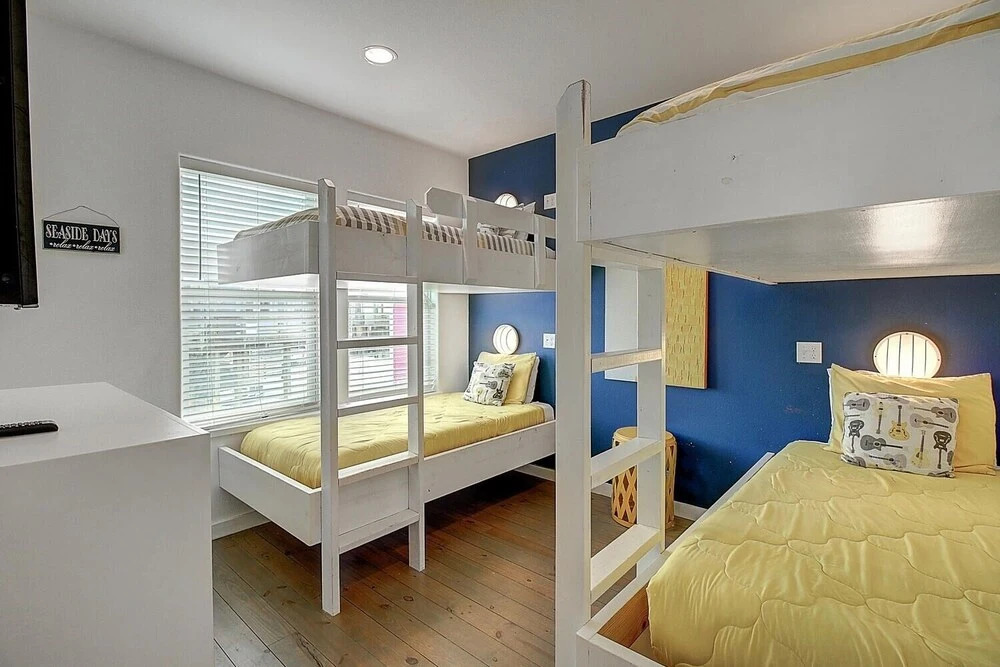 There's Money in the Banana Stand Ov26 4 Bedrooms 3.5 Bathrooms Home