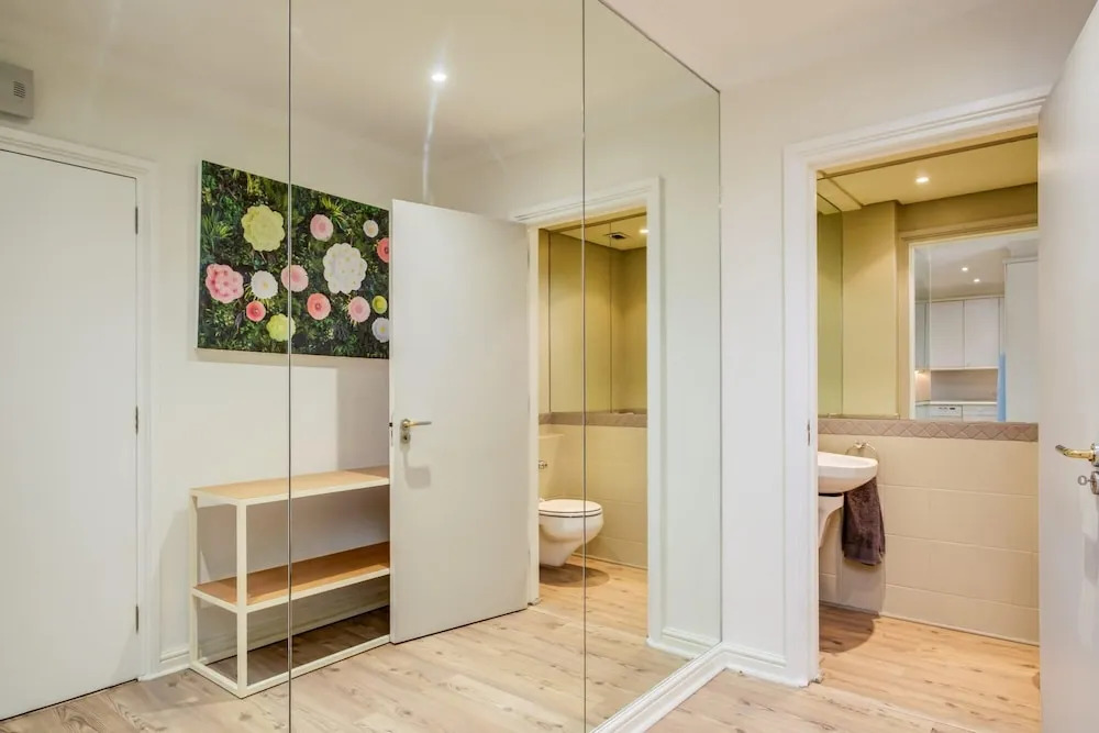 Contemporary Apartment Close to the Radisson Majolica