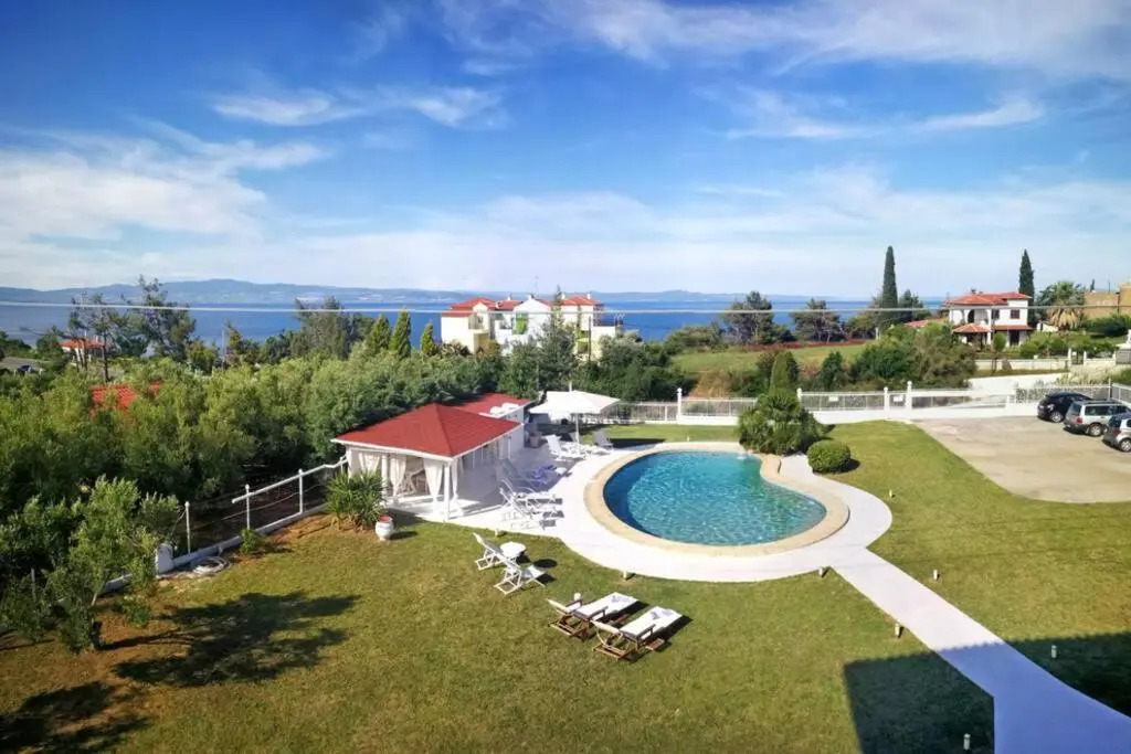 Family Maisonette with pool #3