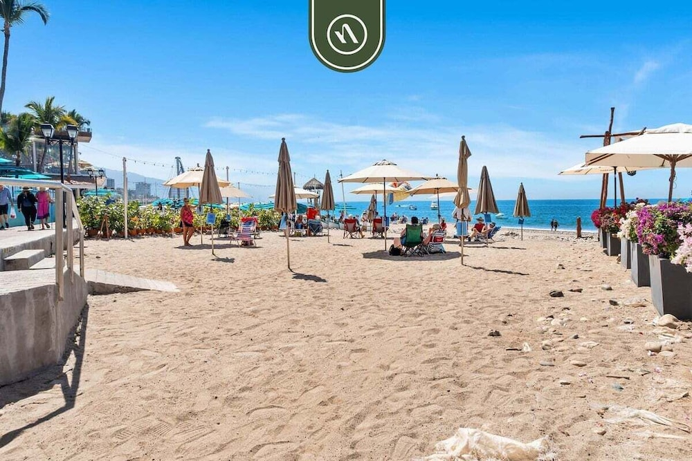 Beachfront Mexican Styled 3 BR Condo in Downtown