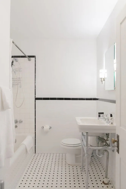 Domio Rittenhouse Square Charming 3BR Duplex + Deck