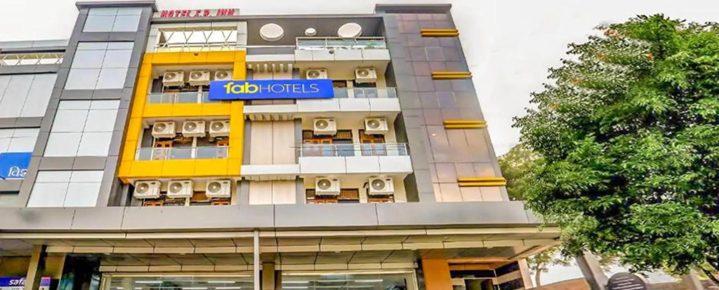 FabHotel SR Square