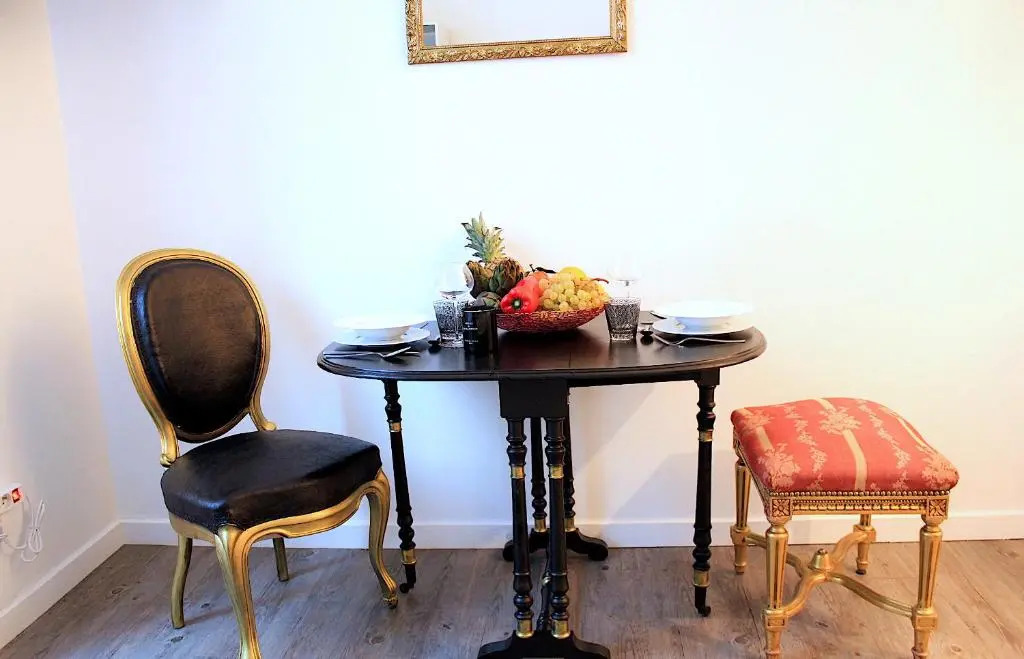 Apartment Center-2 Steps From SEA-Kitchen-Wifi-Air conditioning