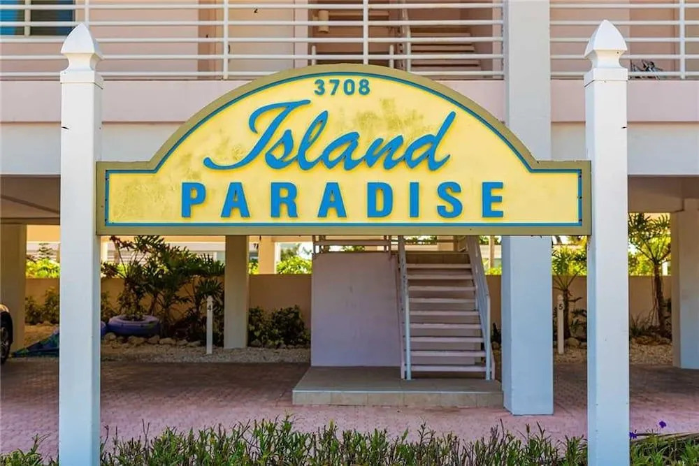 Island Paradise by AMI Locals