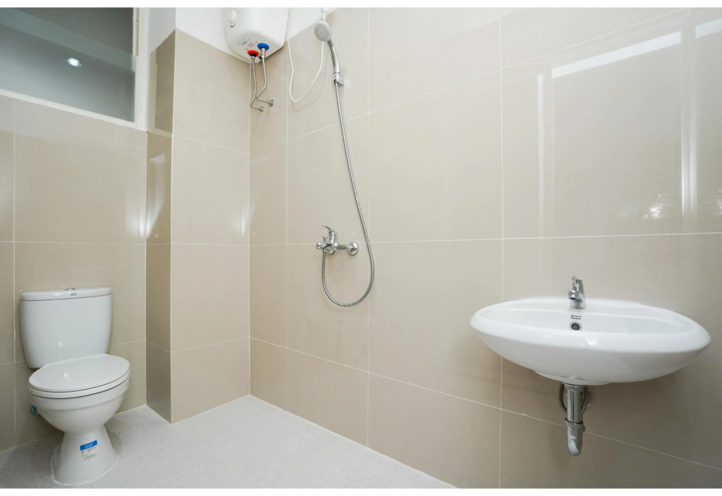 OYO Life 2462 Kost Surabaya