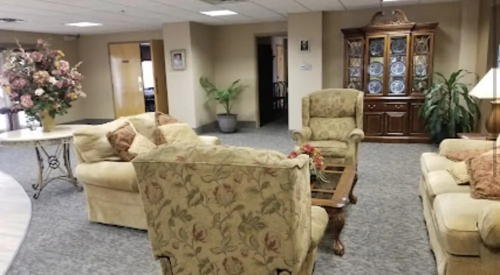 COLLINS INN & SUITES