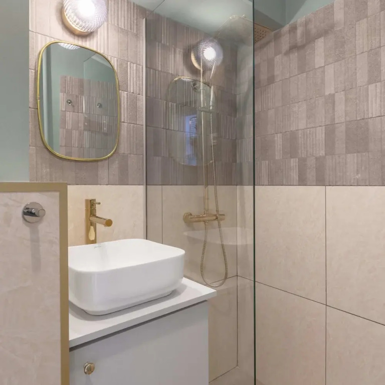 Holt s Sublime Minty Fresh 1BR on the Park