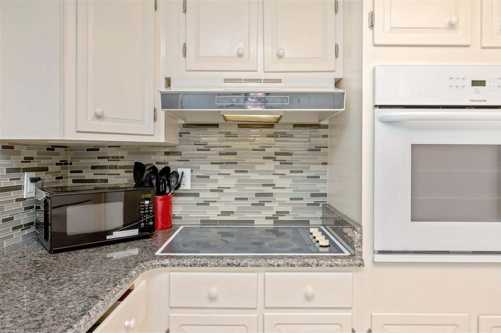 Shoreline Towers 1055 2 Bedroom Condo