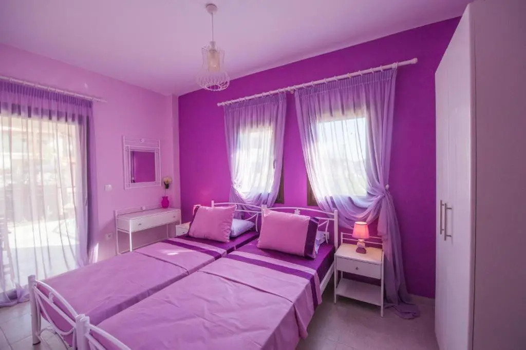 Roxanis Apartments