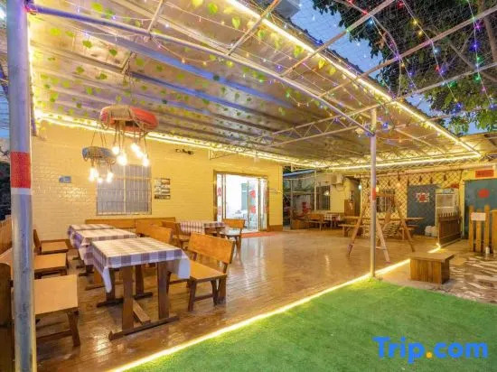 Weizhou Island Xinya Juzhu B&B (Nanwan Street Shiluokou Beach Scenic Area)