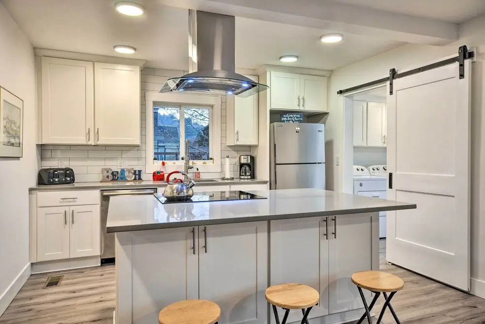 Modern Oregon House - 1/2 Mi From Rockaway Beach!