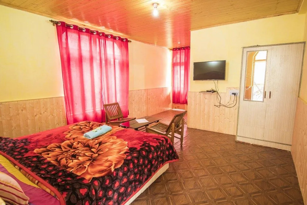 Giriraj Guest House