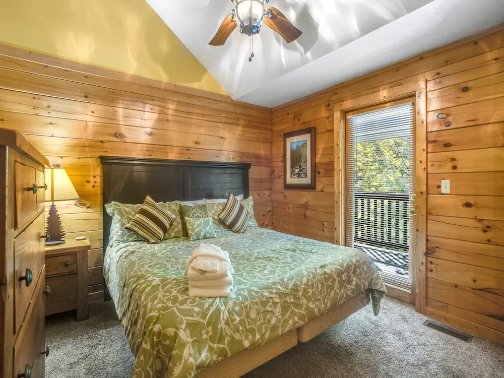 Smoky Bear Lodge by Jackson Mountain Homes