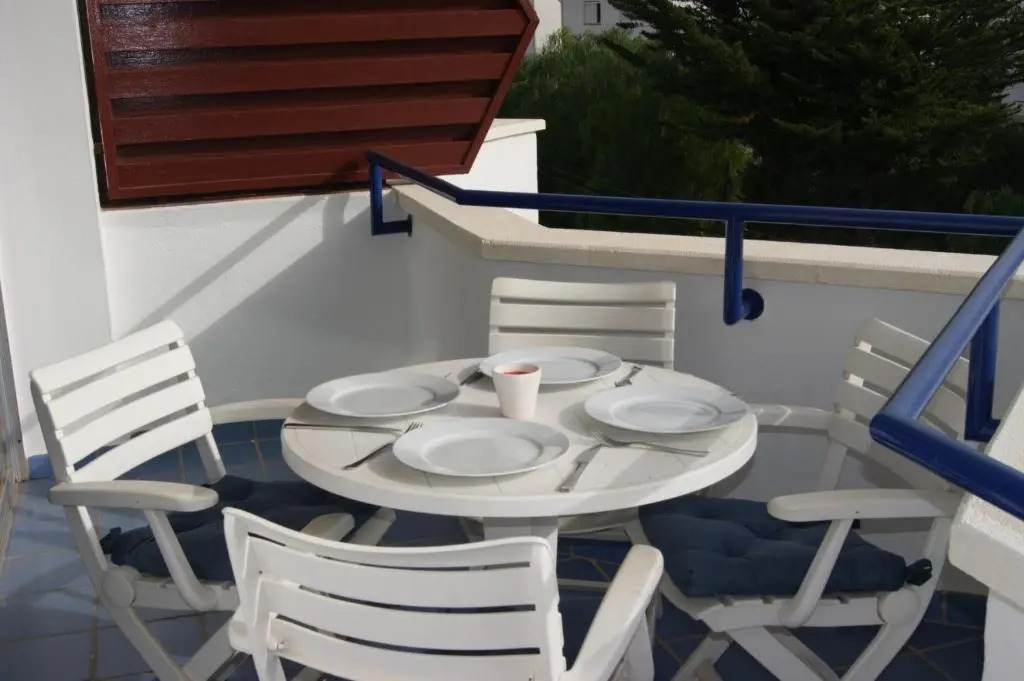 Vinyet Sunshine 2 Bed 2 Bath Steps From the Beach