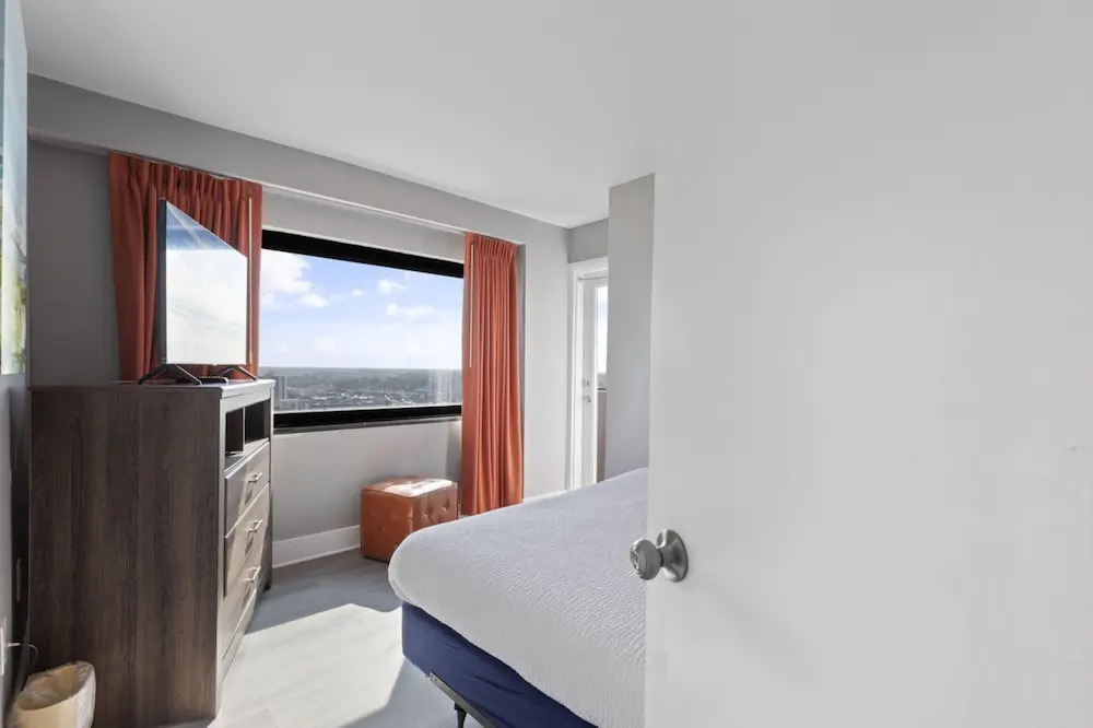 Private 3BR's at Palms by Hosteeva