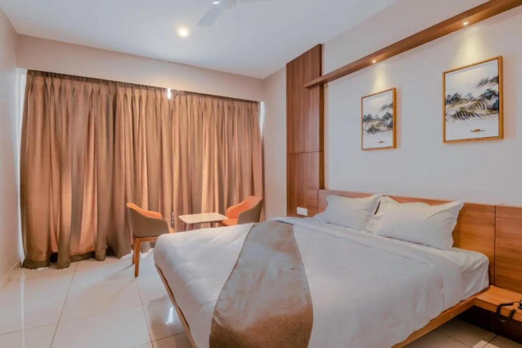 Samasth Palatial Hotel