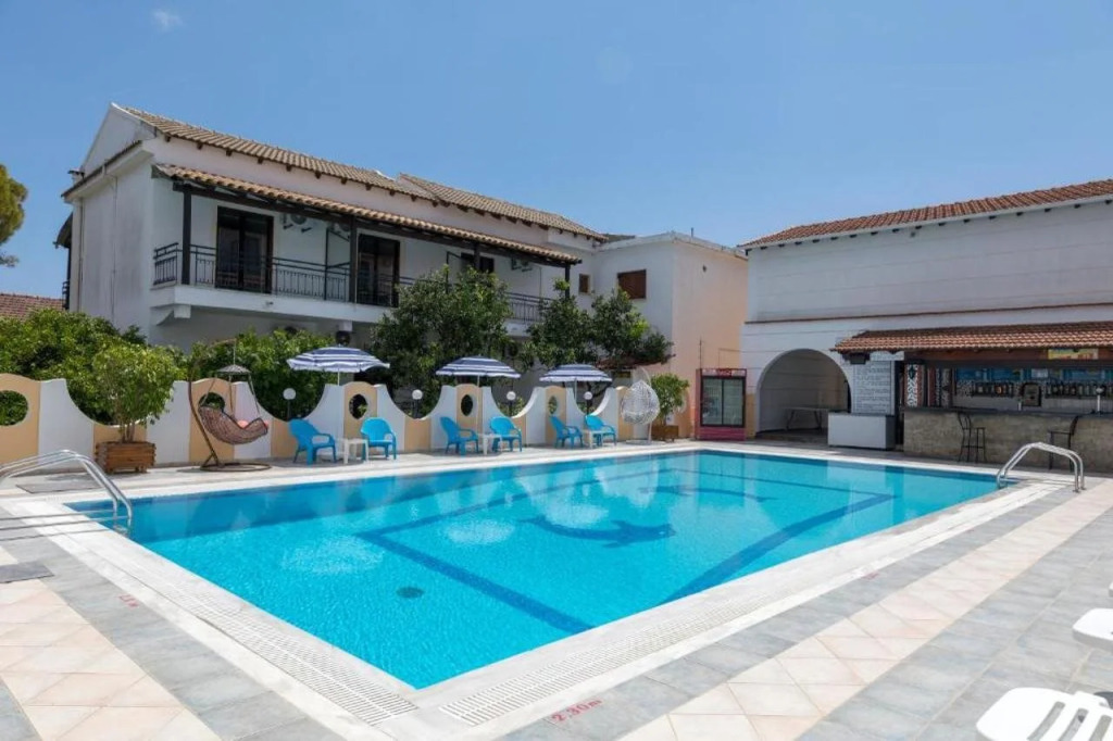 Lefkimi Hotel