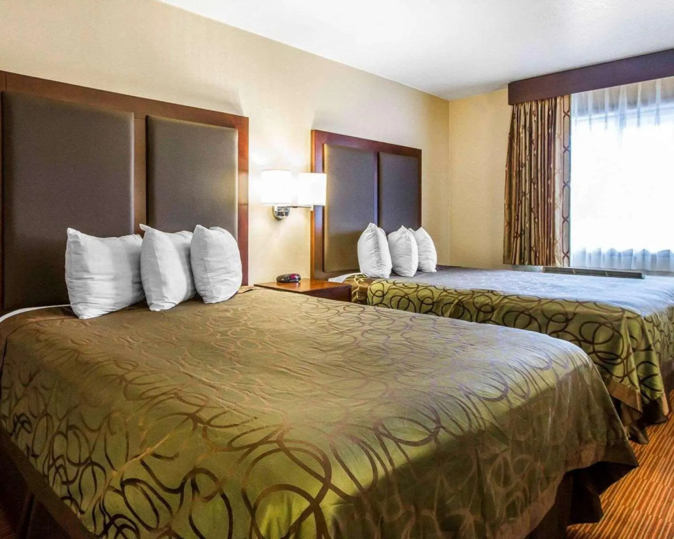 Econo Lodge University