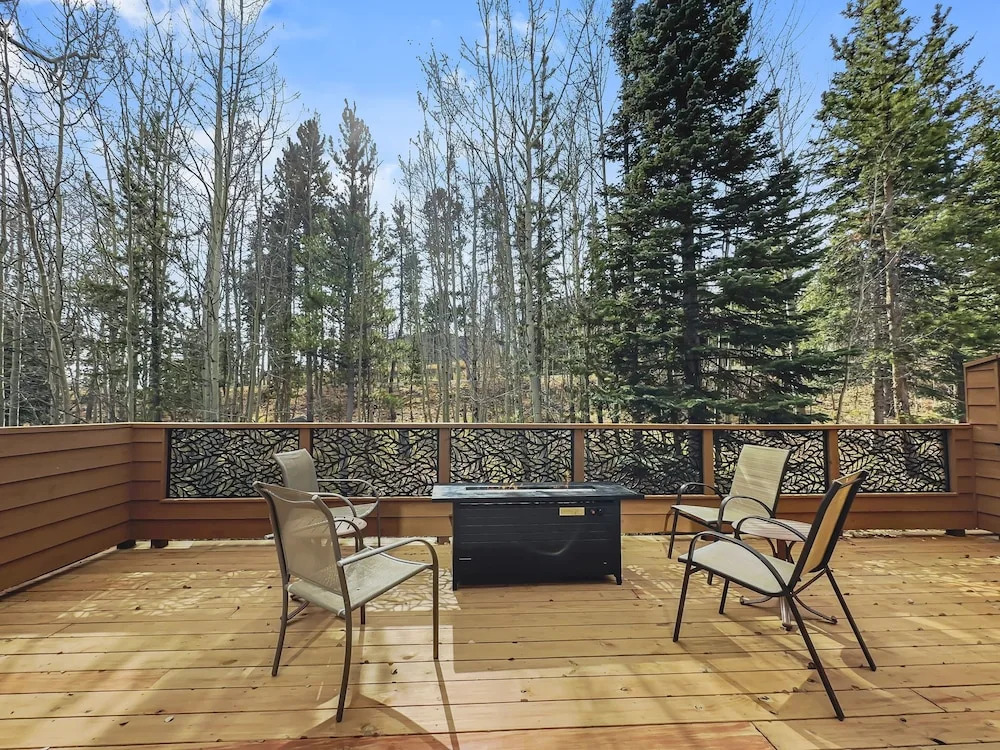 Cutty Sark Grand 6br 4.5ba Mountain Views 6 Bedroom Townhouse by RedAwning