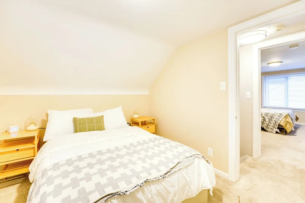 Wfh friendly Home in Dearborn: Dogs Welcome