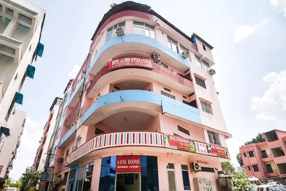 SPOT ON 49335 Hotel Alwin
