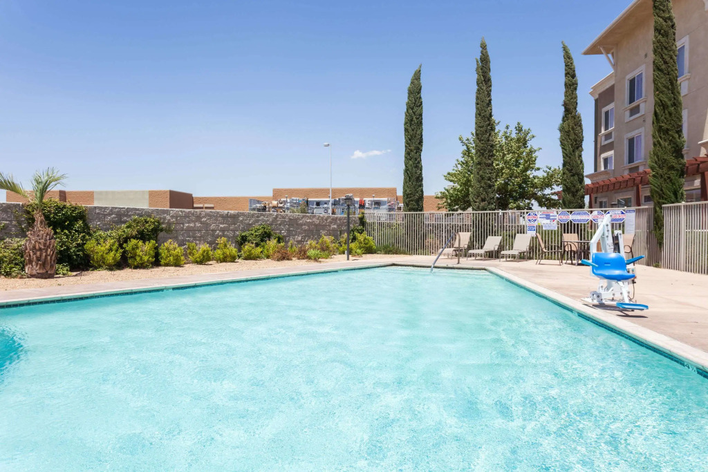 Hawthorn Suites