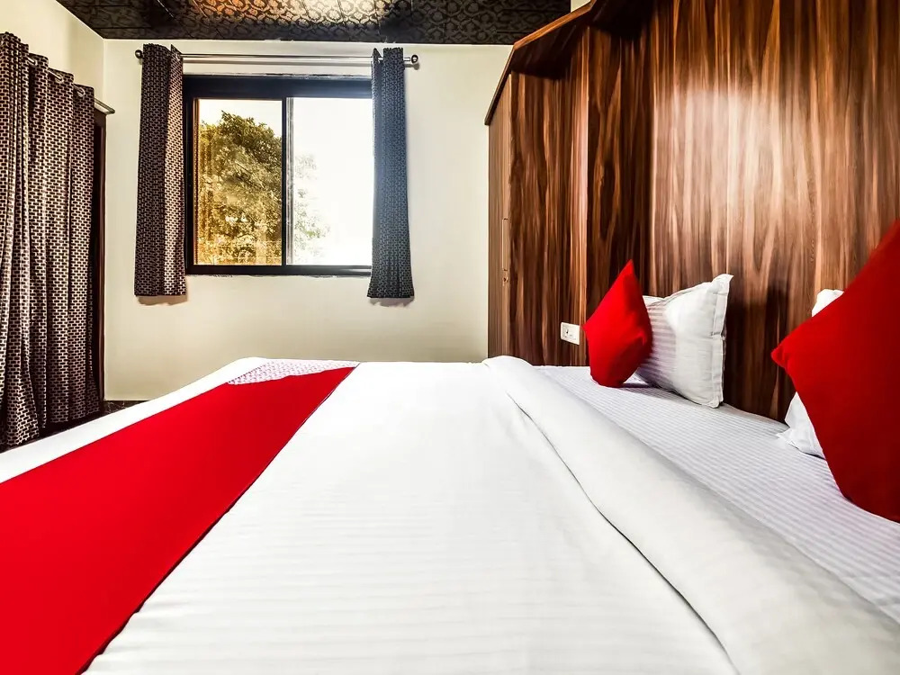 OYO 30911 Eleven 43 Suites