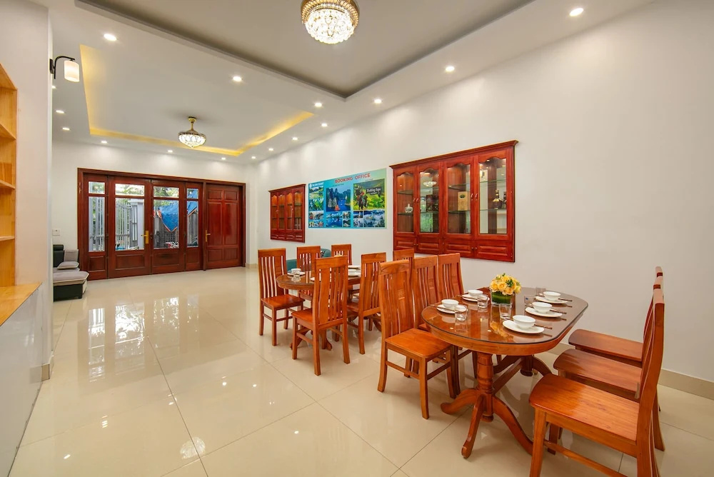 Hanoi Airport Suites Hostel & Travel