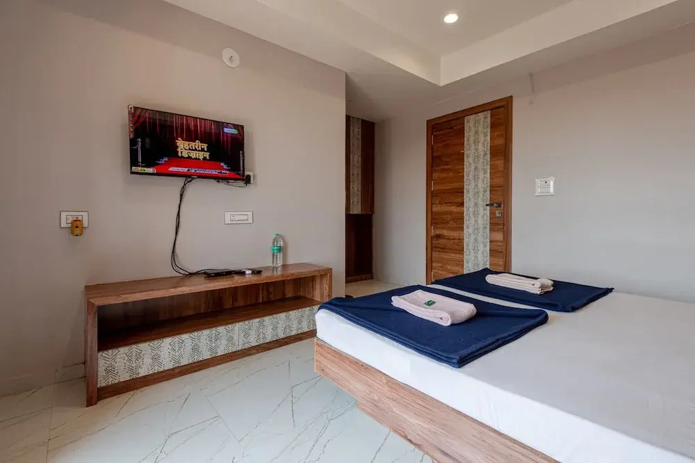 Hotel Aaradhya Crown