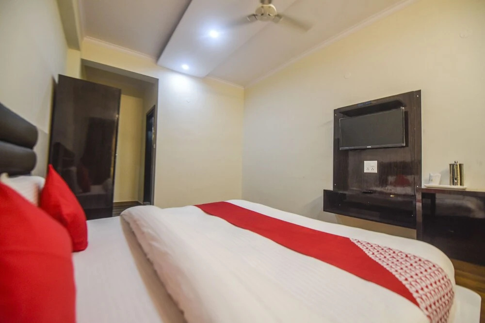 OYO 15428 Hotel Grand Hills