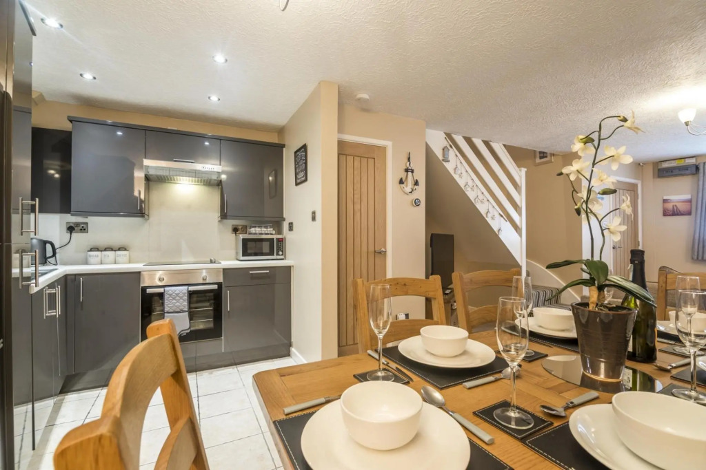 Harry's - 2 Bedroom Holiday Home - Tenby