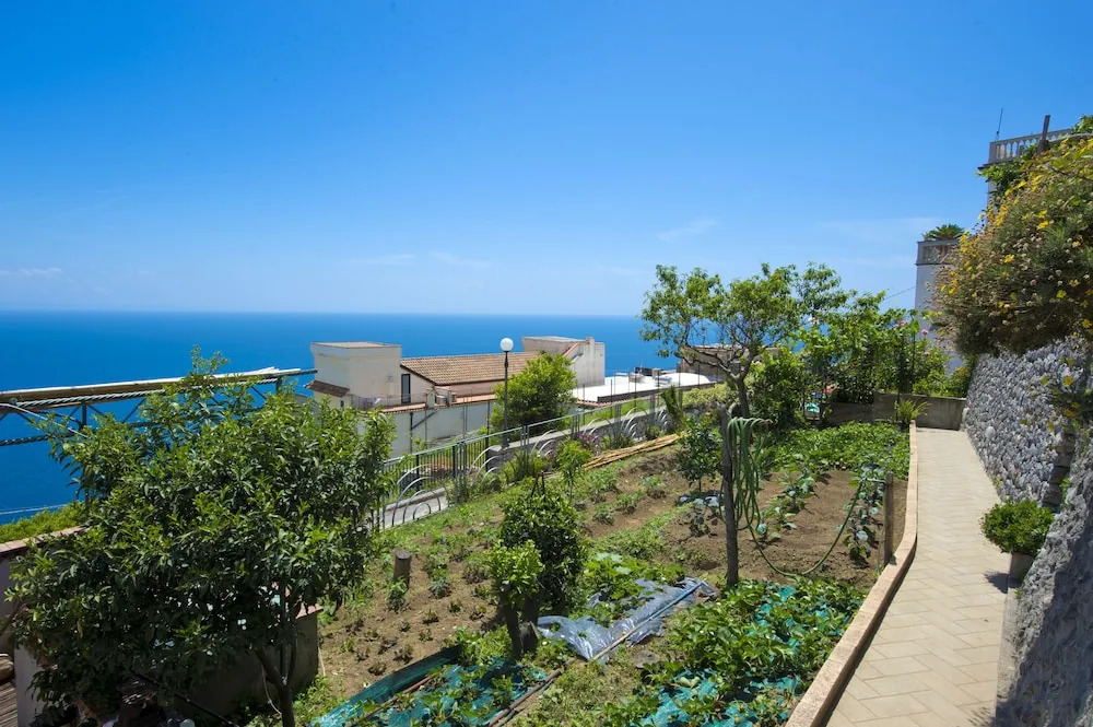 Casabona Holiday