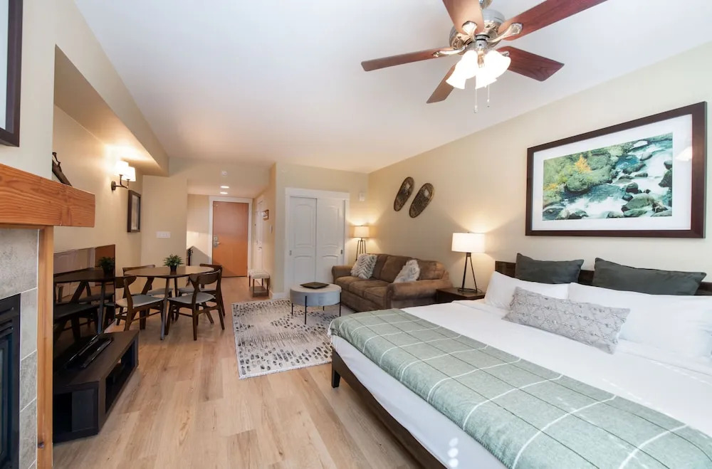 Premium Unit 3522- Fraser Crossing/founders Pointe Condo
