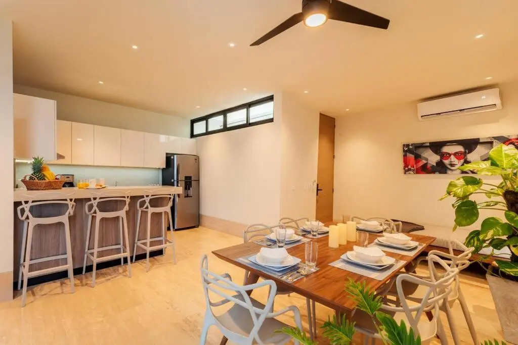 Centrally located gem - sunset views/rooftop pool 2BR/2Bath