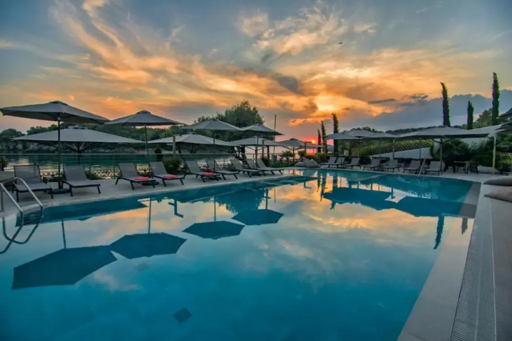 Prima Vista Beachfront Boutique Hotel