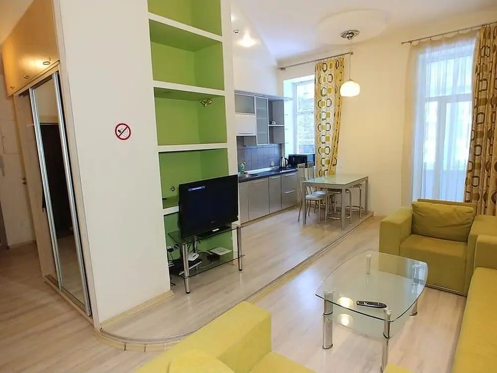 Two Bedrooms 13 Baseina Str Centre Near Guliver