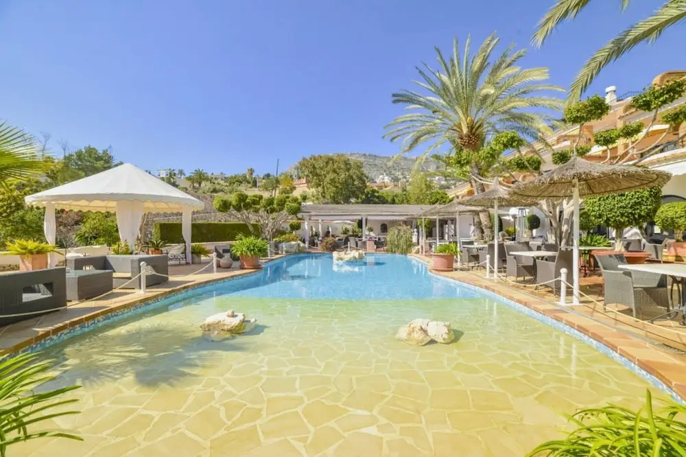 Apartment - 2 Bedrooms with Pool and Sea views - 104993
