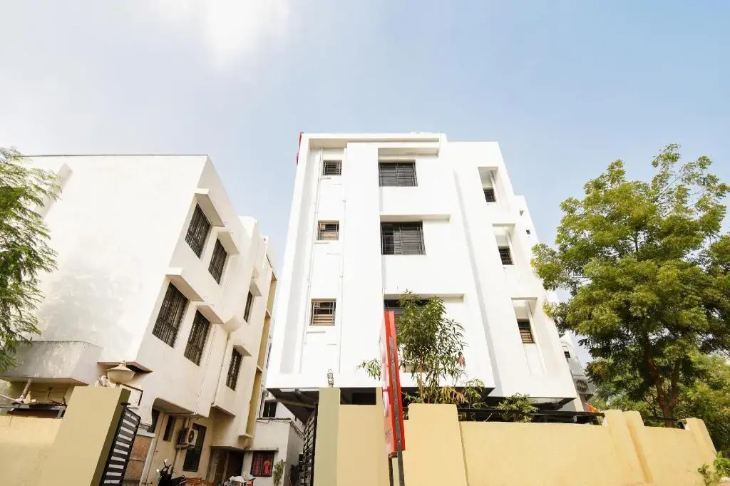 White House Regency by OYO Rooms