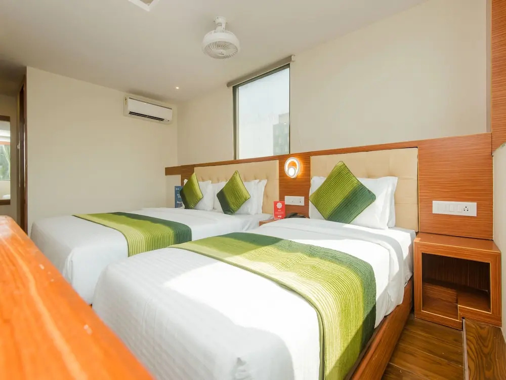 OYO 11721 Hotel Aromas