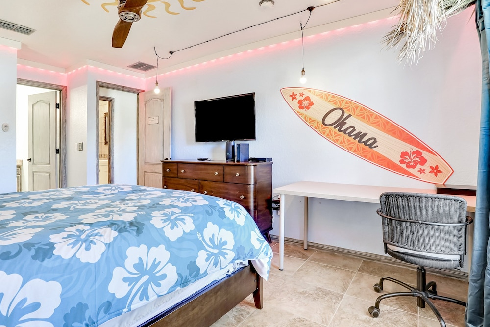Peaceful Home With an Enclosed Patio, Pool, Grill, Washer/dryer, & AC