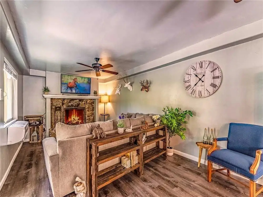 Turtle Mountain Cabin, 2 Bedrooms, Near Town