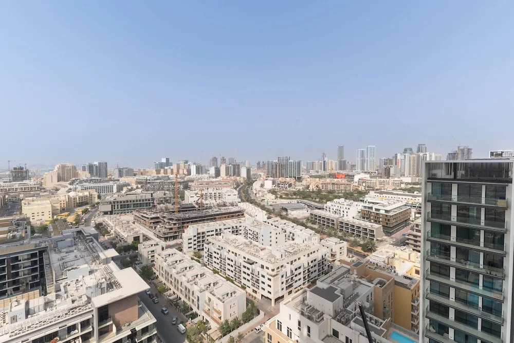 Vibrant 1-bedroom in JVC Sleeps 4 With Balcony
