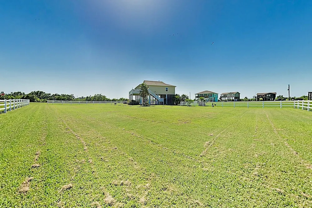 Gulf-view - Walk To Beach! 3 Bedroom Home